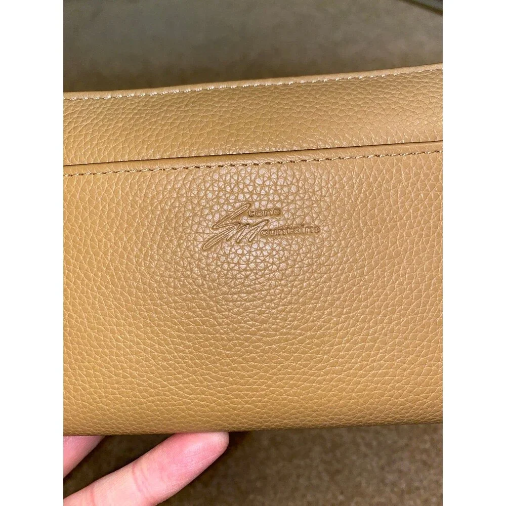 Stone Mountain Pebble Grain Leather Wallet NWOT